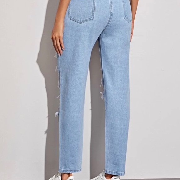 Light wash high-waisted boyfriend jeans from SHEIN - Picture 2 of 2